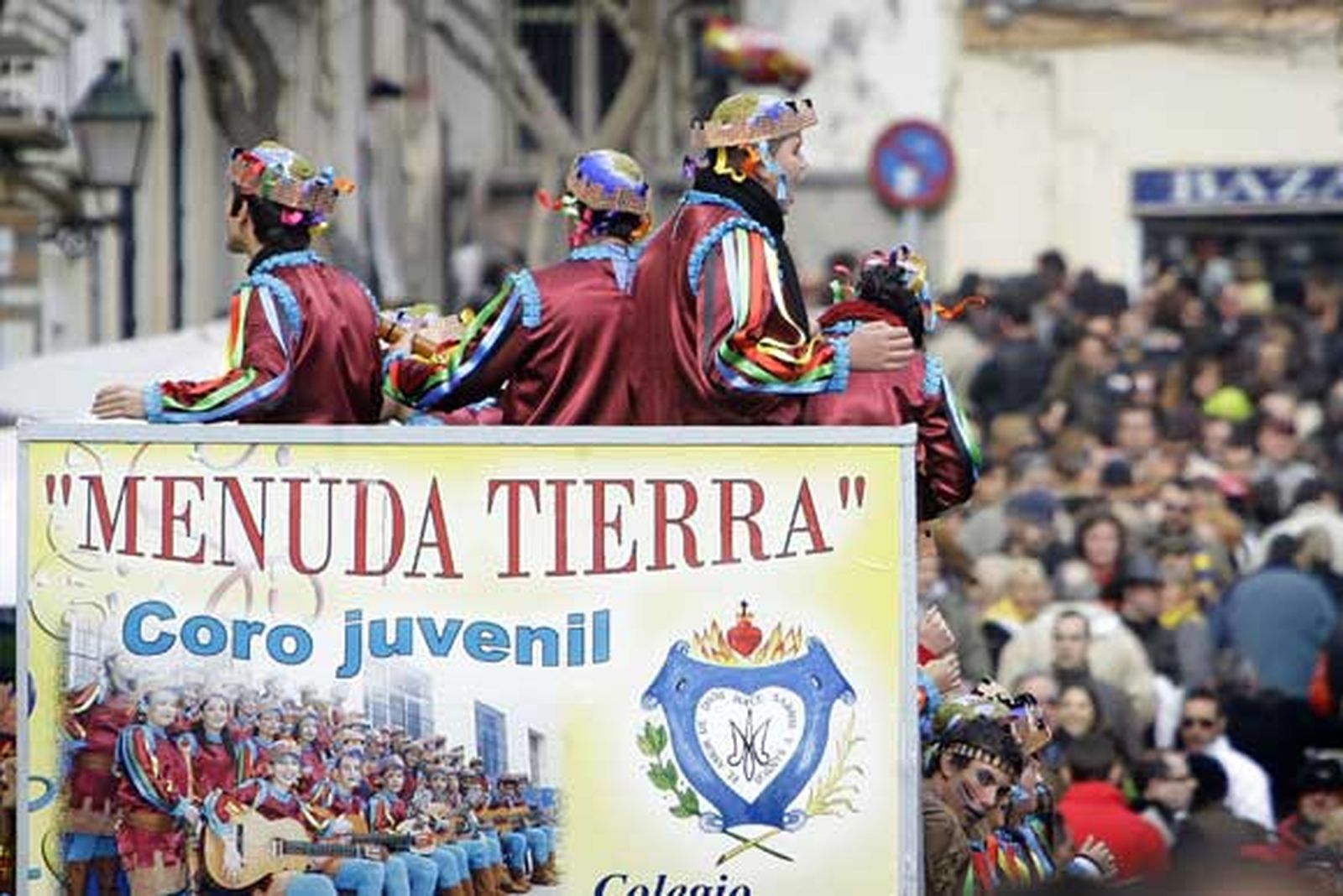 Gaditanos y foráneos tomaron las calles del centro en el primer fin de semana de Carnaval

Foto: Julio Gonzalez