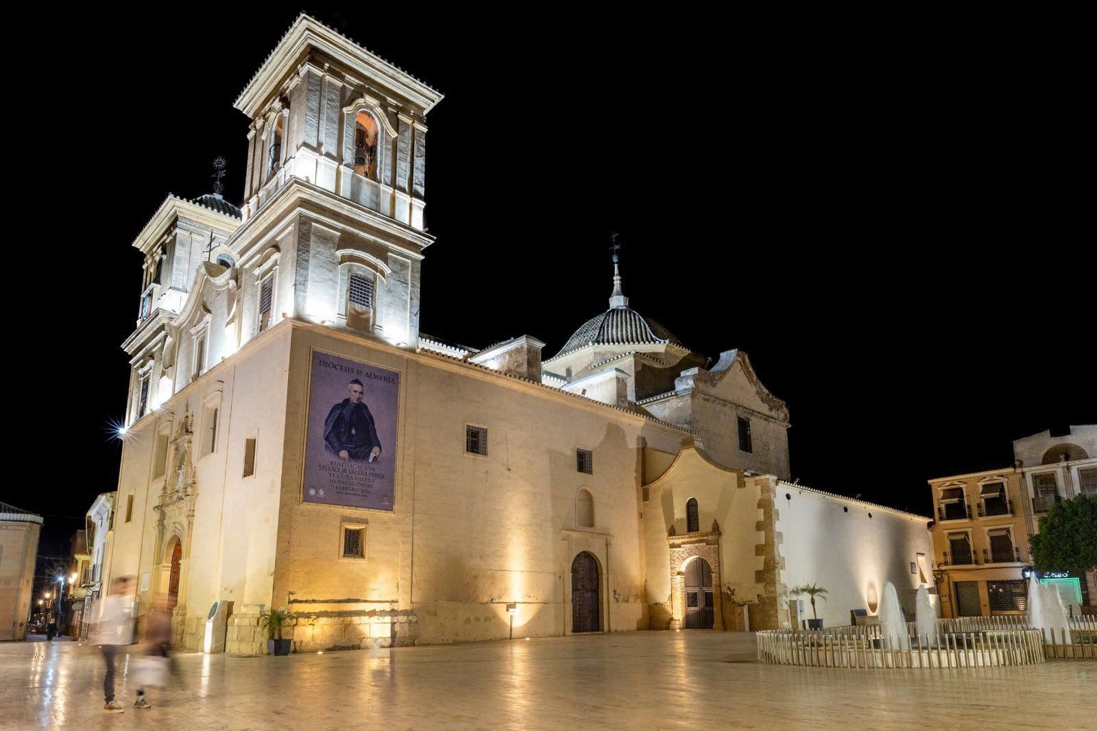 El cartel anunciador ya luce en la fachada de la  Iglesia Parroquial Ntra. Sra. de la Asunción de Huércal-Overa.
