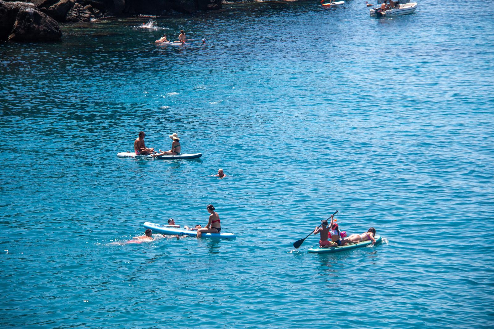 Playas llenas el 15 de agosto en la Costa Tropical