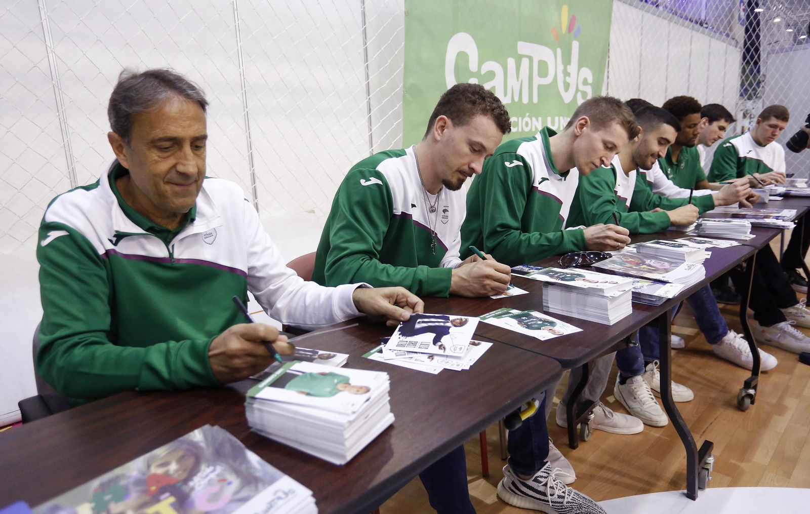 Las fotos de la visita del Unicaja al MIMA.