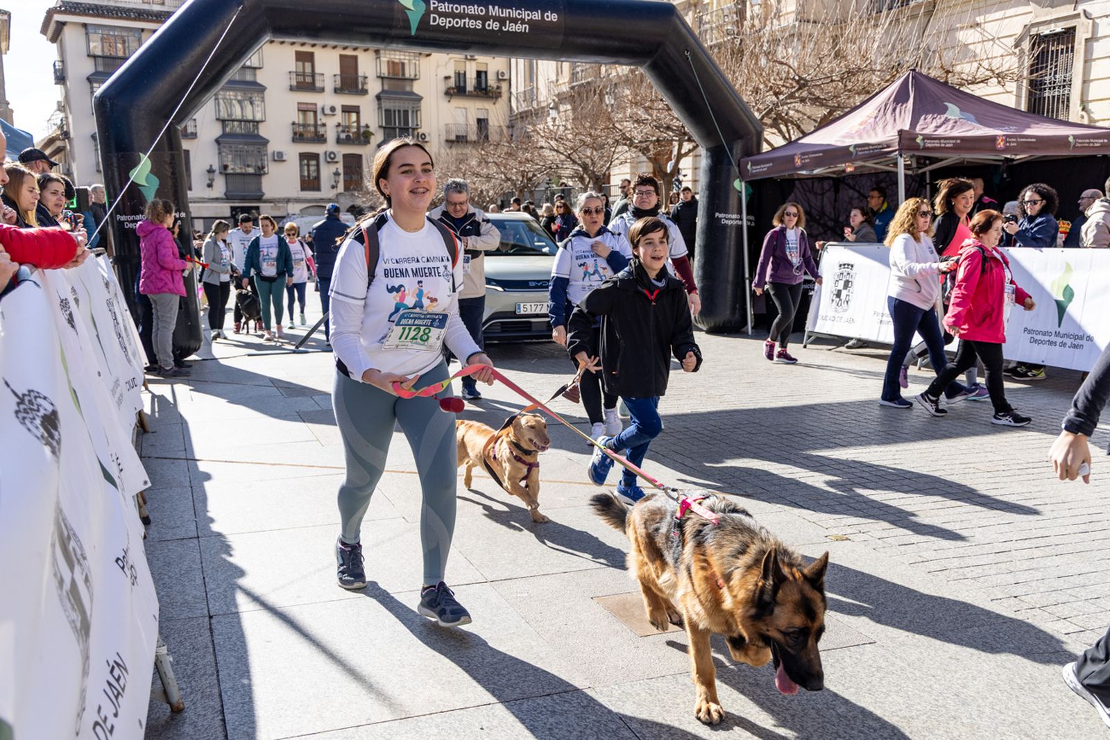 En imágenes: deporte y solidaridad se dan la mano en la VI Carrera-Caminata de la Hermandad de la Buena Muerte (1)