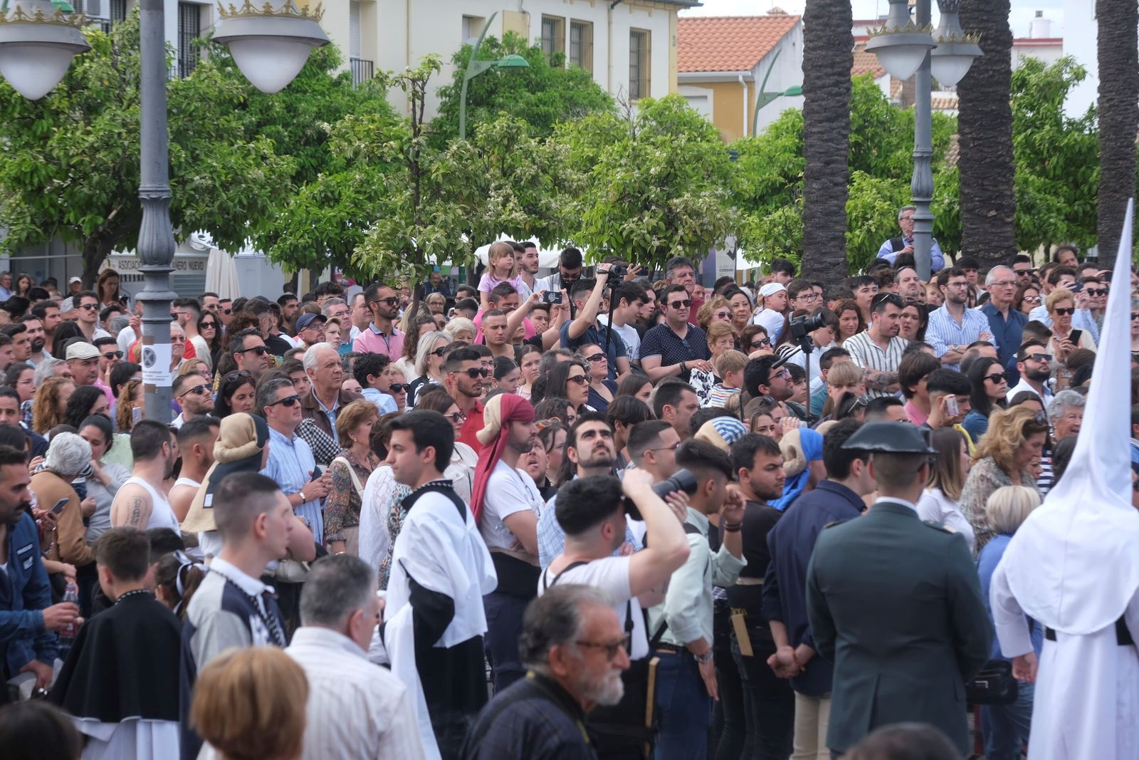 Sábado de Pasión en Córdoba: la procesión de la hermandad de la Presentación al Pueblo de Córdoba, en imágenes