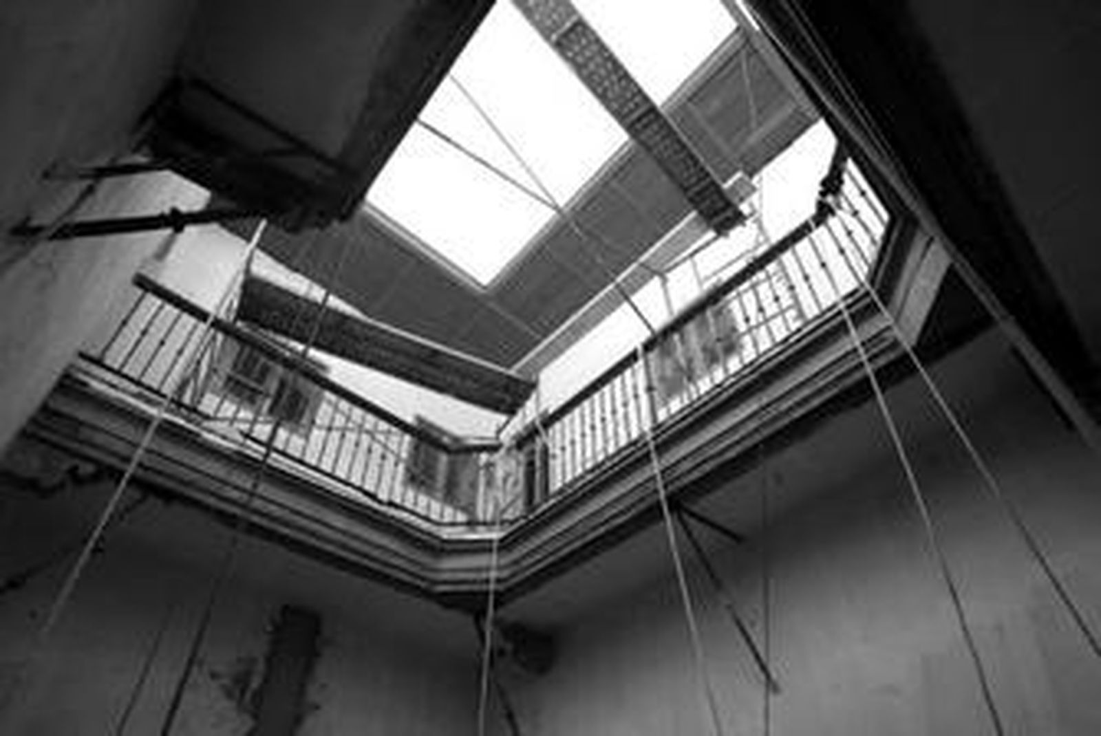 El techo del patio desde el que se precipitó Jesús Mera en la finca de la calle San Roque.