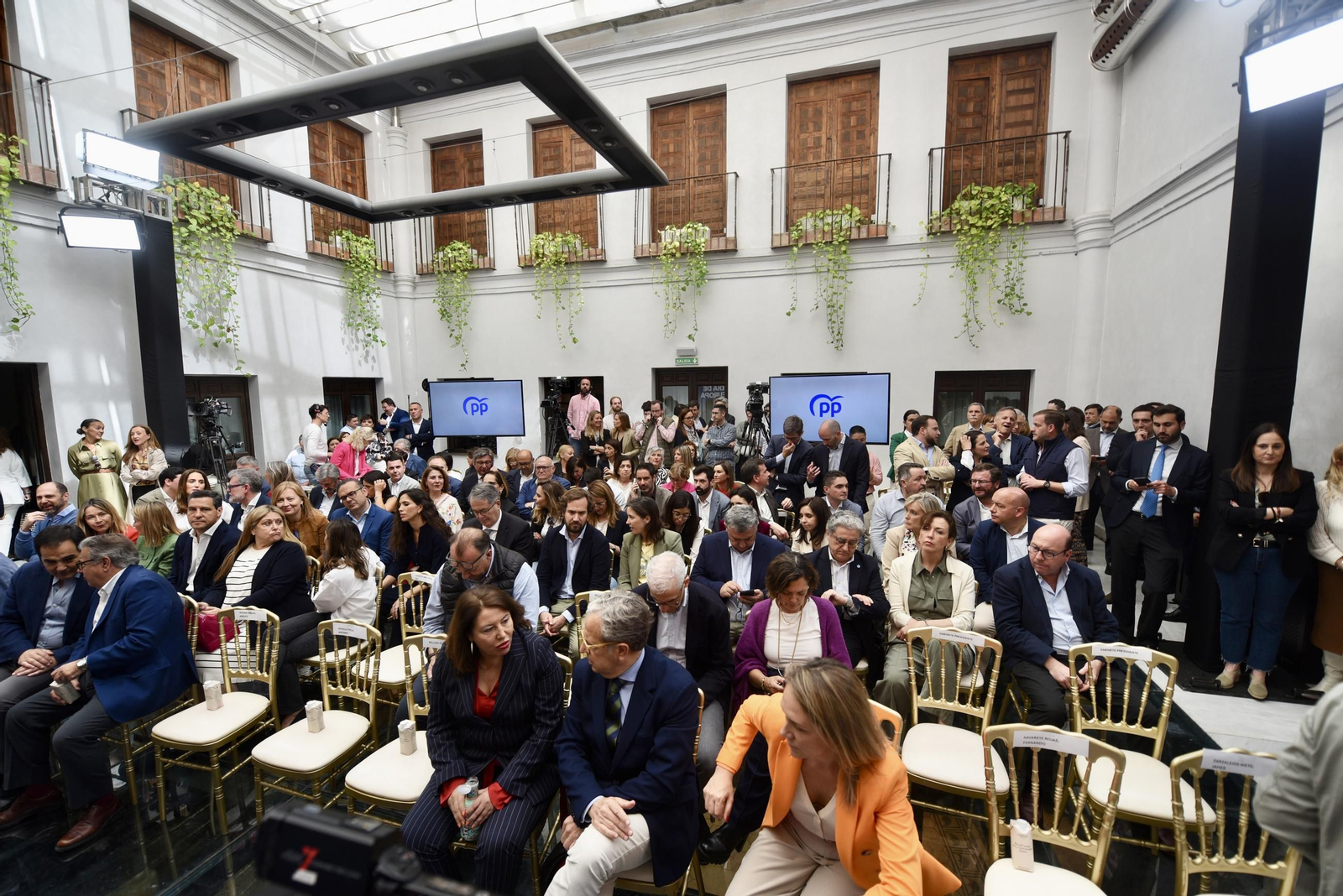 La visita de Núñez Feijóo y Juanma Moreno a Córdoba, en imágenes