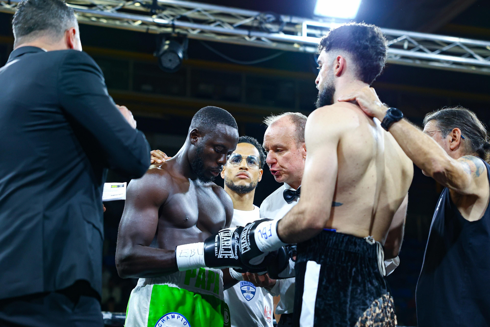 Las mejores fotos de la derrota de José Luis Navarro (El Cazador Jr) ante Gustave Tamba