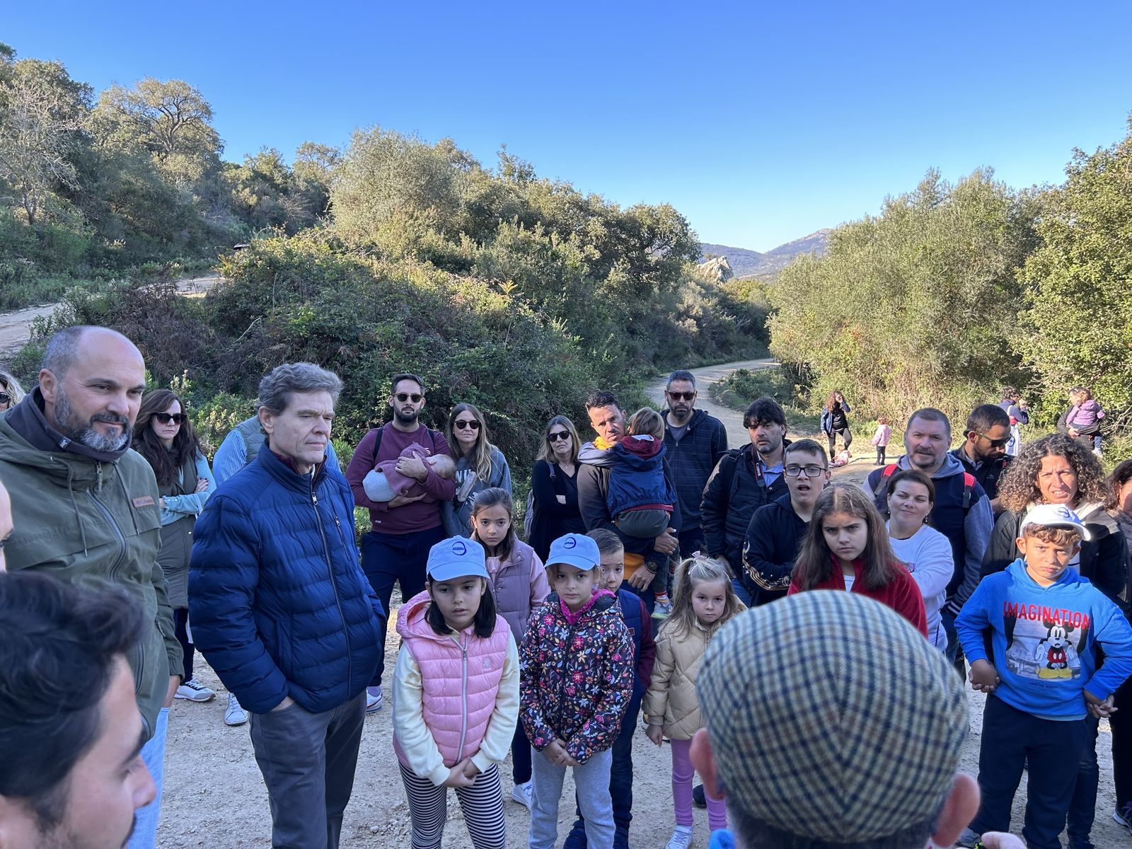 Jornada de reforestación en El Palancar por trabajadores de Acerinox, en imágenes
