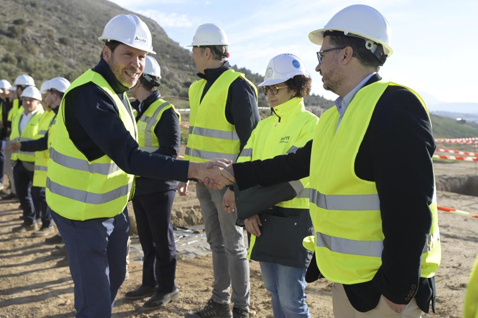 Todas las imágenes de la visita del ministro Óscar Puente a las obras de la Variante de Loja en Granada