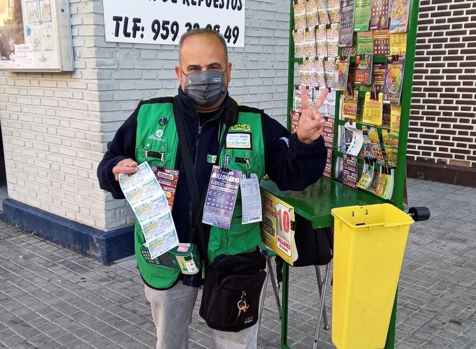 El vendedor que repartió el premio en Ayamonte.