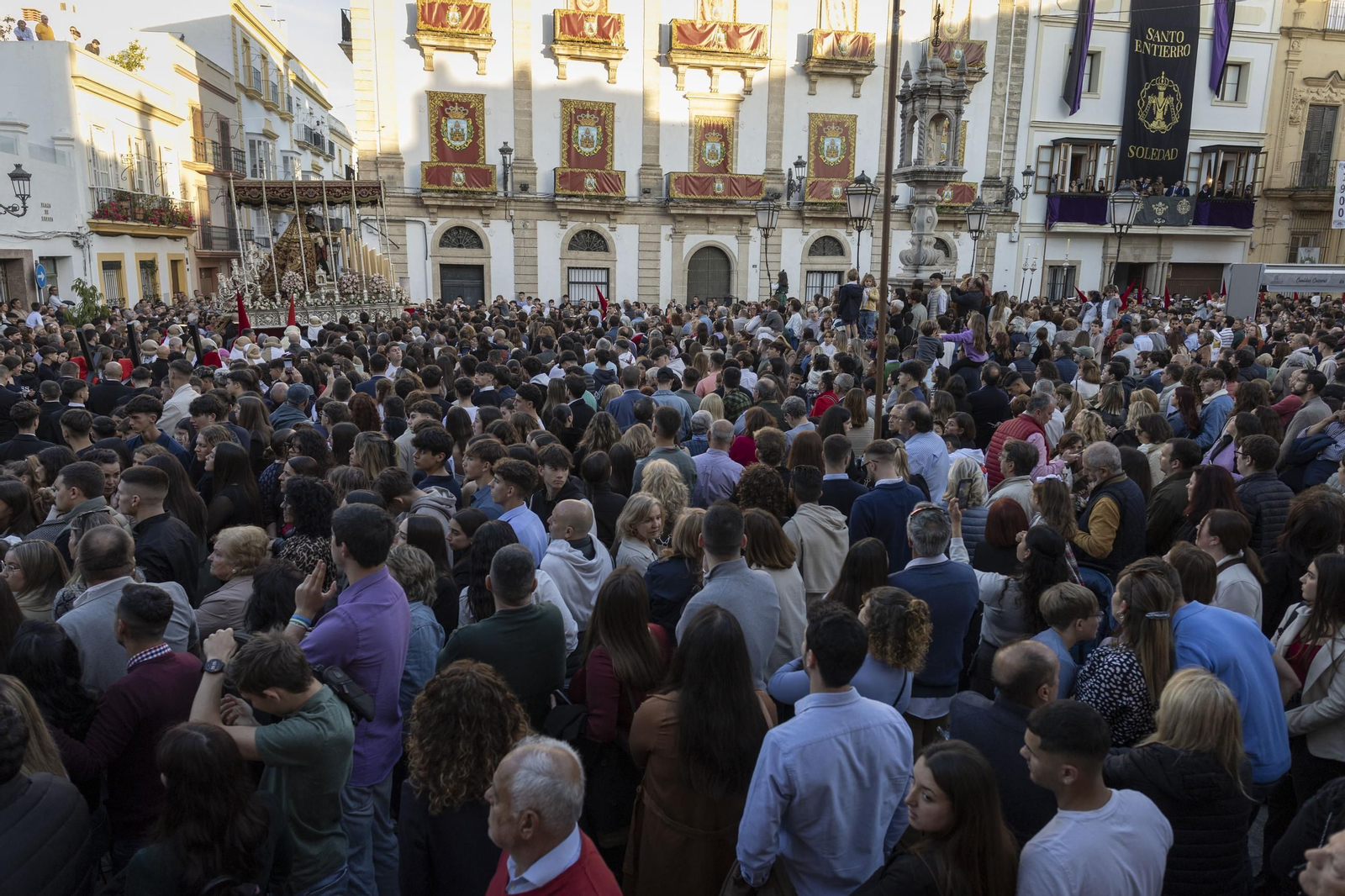 Las imágenes de la salida del Nazareno en El Puerto en la Semana Santa de 2025