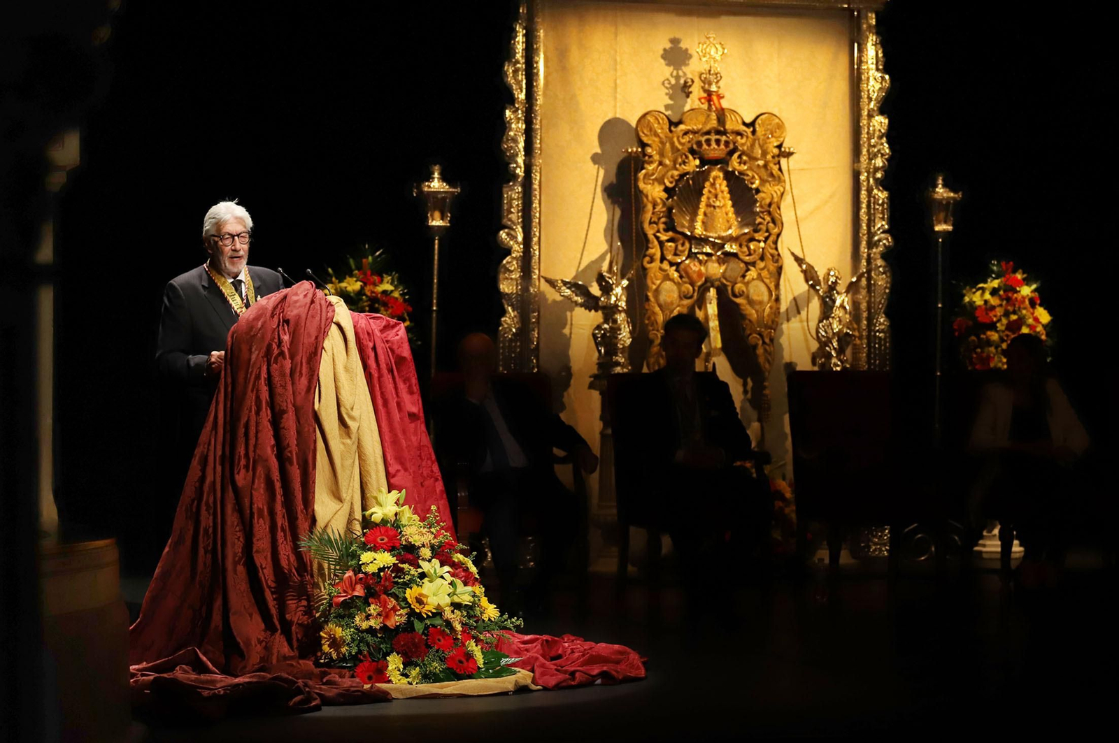 Eduardo Fernández Jurado pregona a la Hermandad de Emigrantes, en imágenes