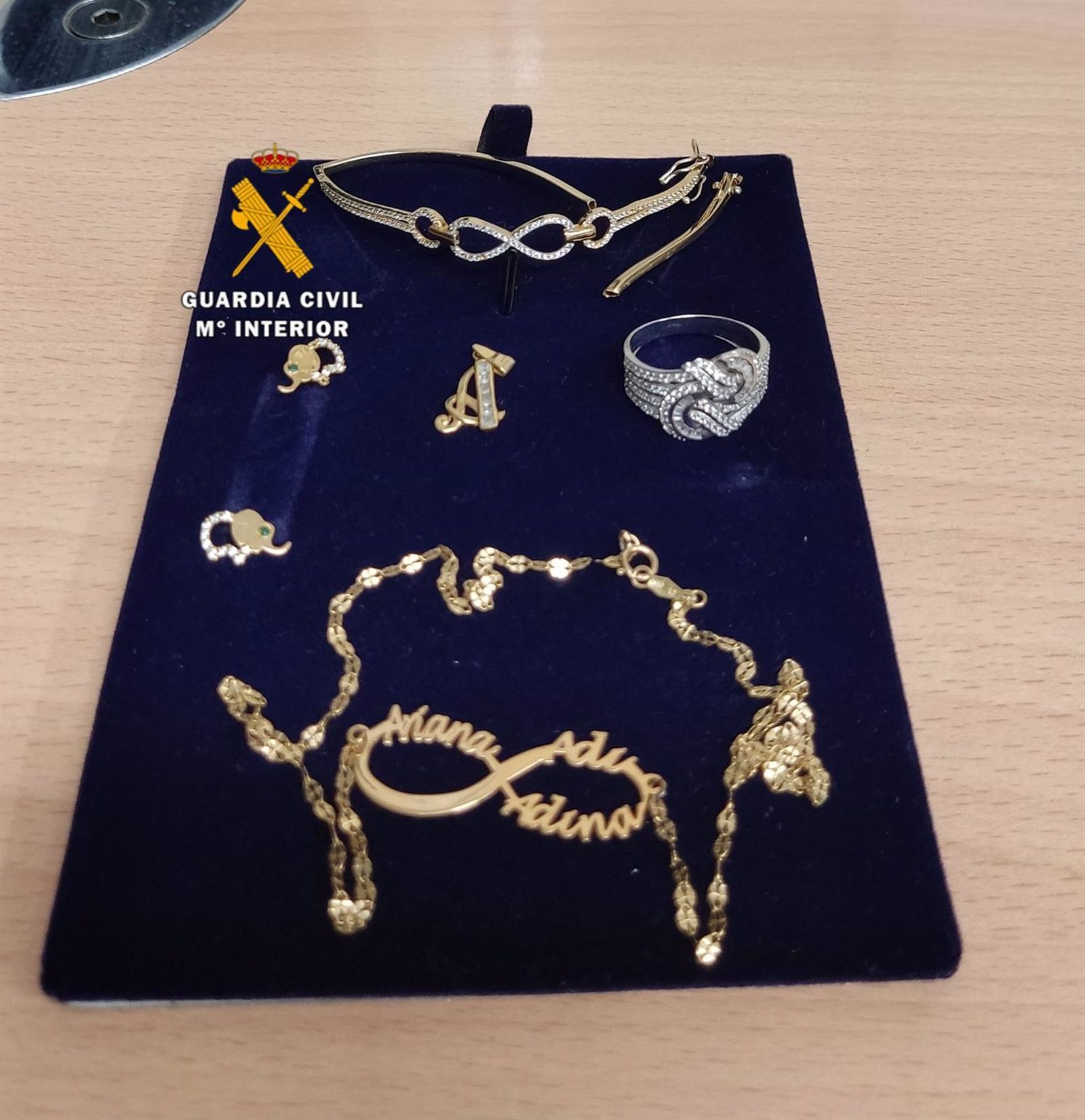 Joyas recuperadas por los agentes