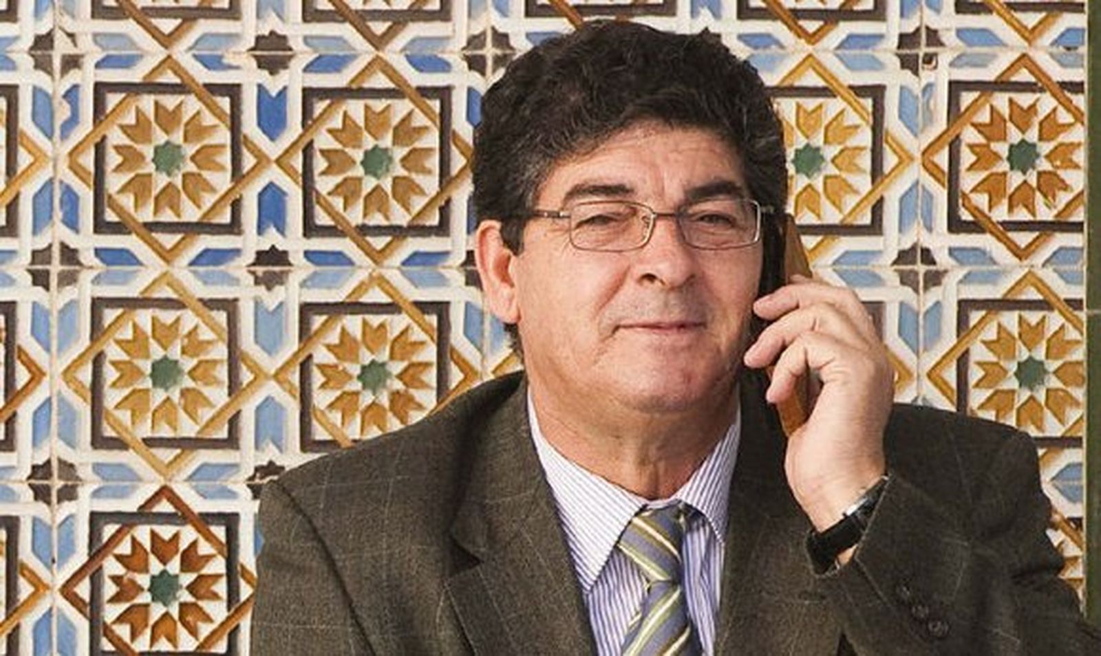 Valderas lamenta la "obsesión" de Rajoy contra la subasta de medicamentos