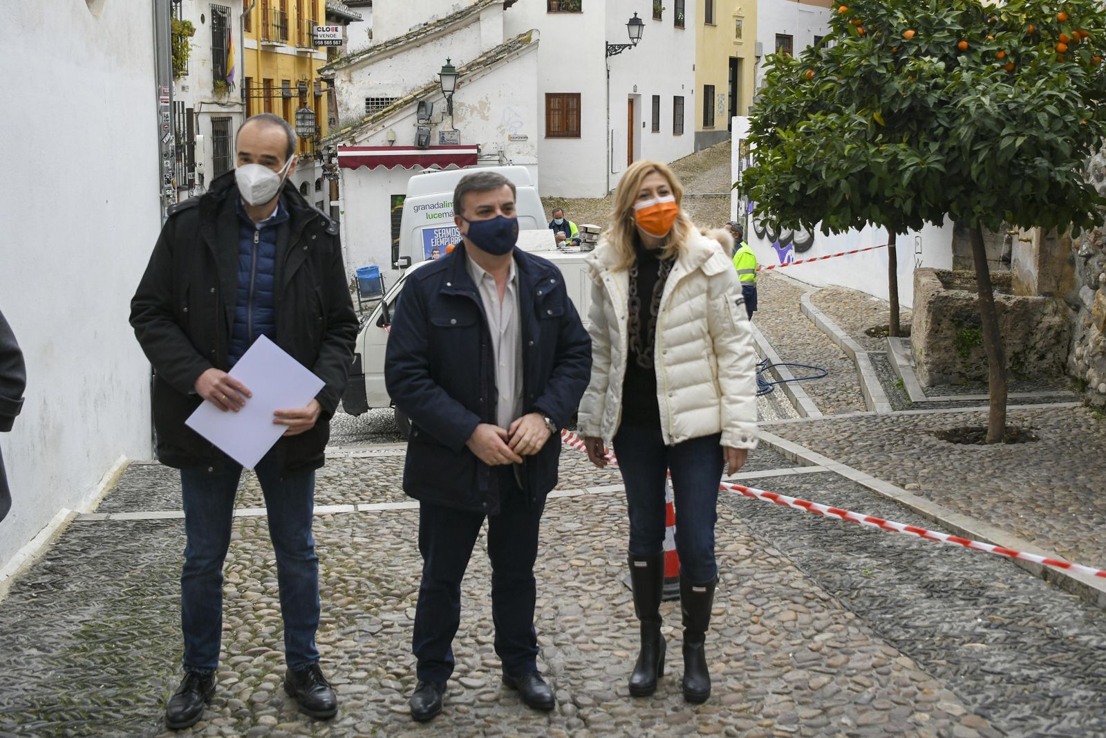 Fotos: acción contra el vandalismo y la suciedad en el Albaicín