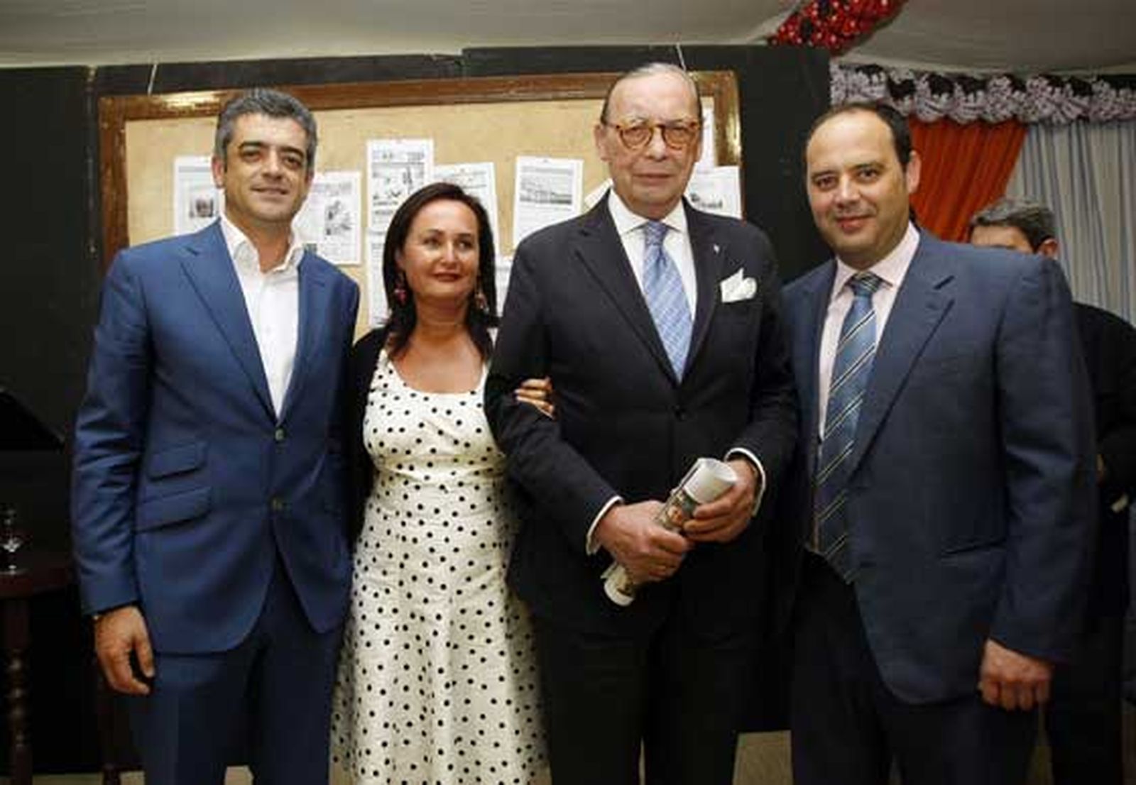 Los periodistas Modesto Barragán, Pipi Gago y Francisco Andrés Gallardo, junto al abogado Luis Suárez Ávila.

Foto: Fito Carreto y Andrés Mora
