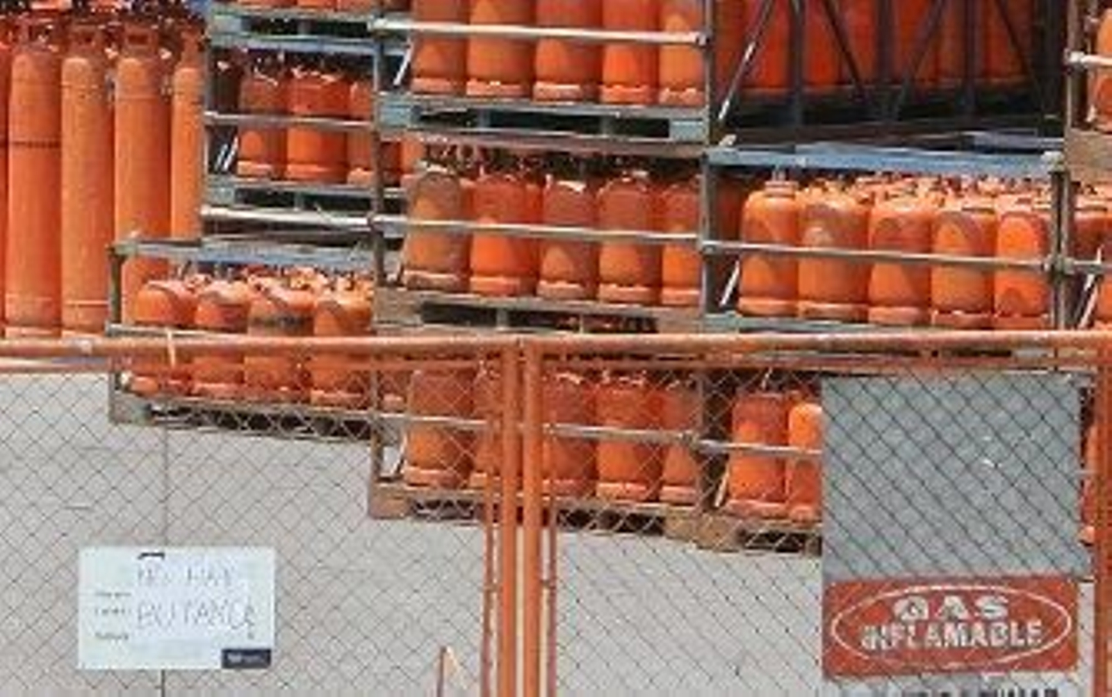 Roban 280 bombonas de butano en La Barca