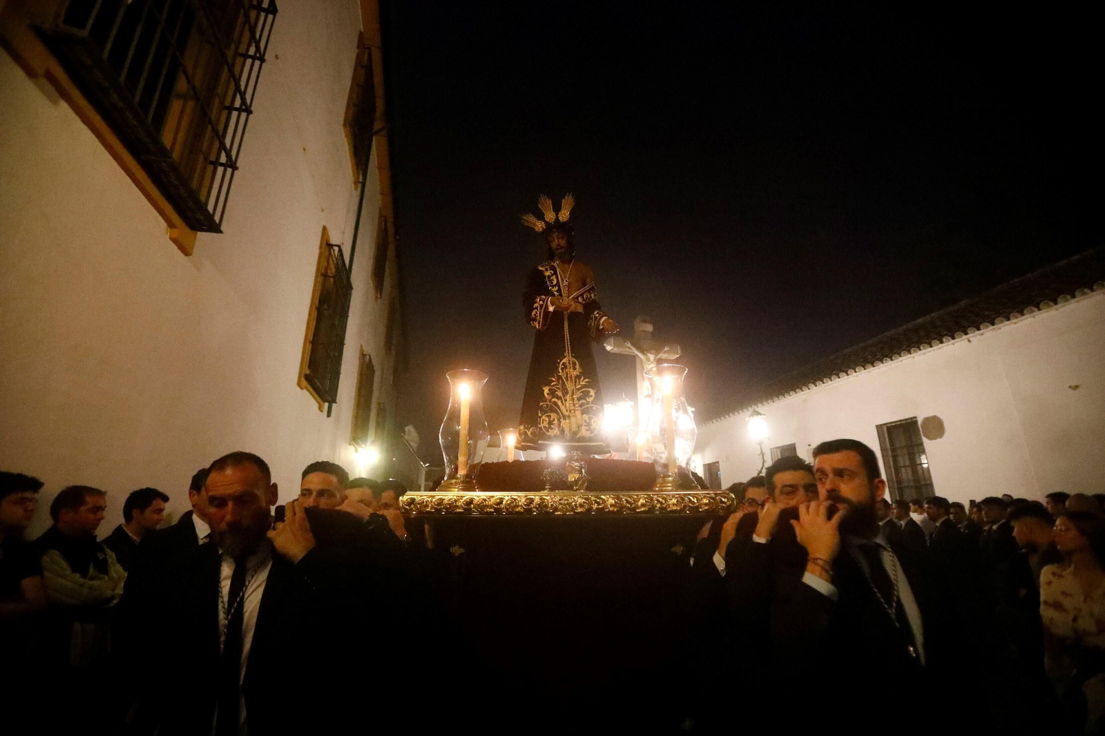 El vía crucis del Señor de la Humildad y Paciencia de Córdoba, en imágenes