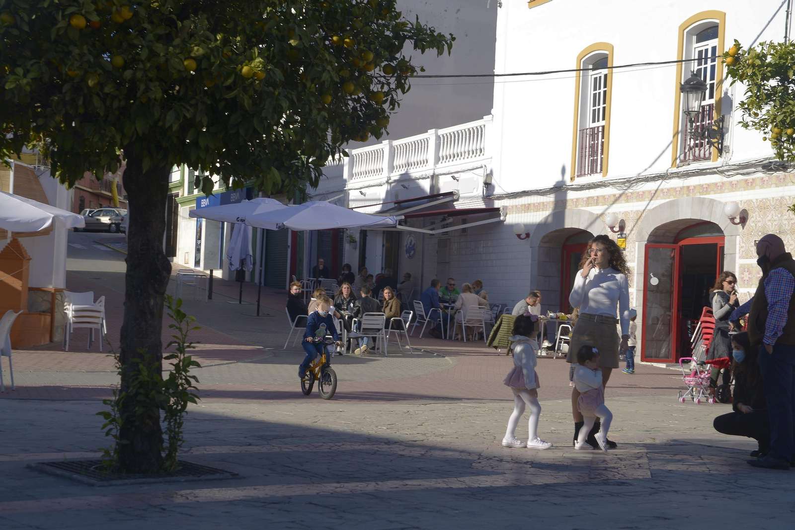 Fotos de ambiente en las calles y plazas de Los Barrios