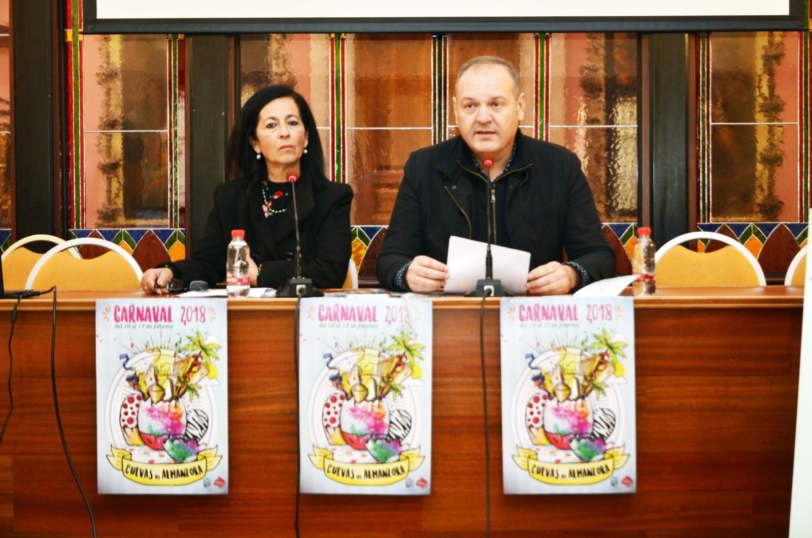 Ana María Castro y Antonio Fernández Liria, alcalde de Cuevas.