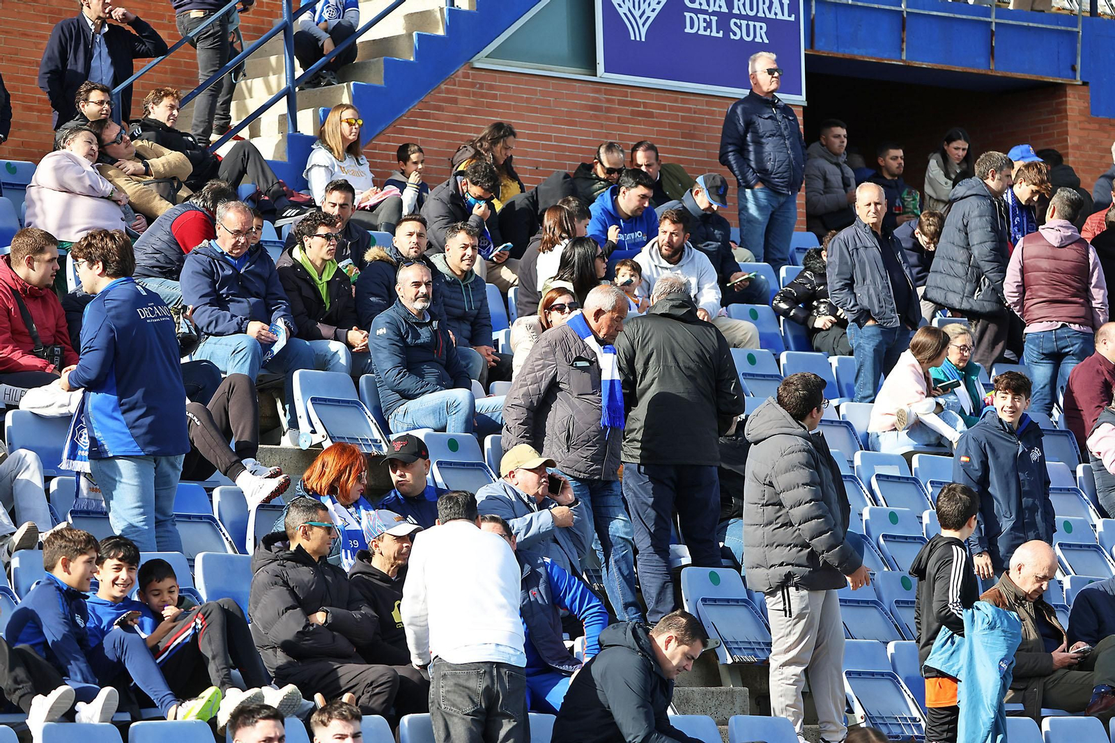 Búscate en las gradas en el Nuevo Colombino en el Recreativo de Huelva - Atlético Antoniano