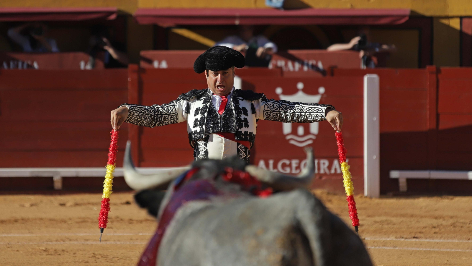 Fotos de la corrida del sábado de la Feria Taurina de Algeciras: Ferrera, Chacón y López Simón