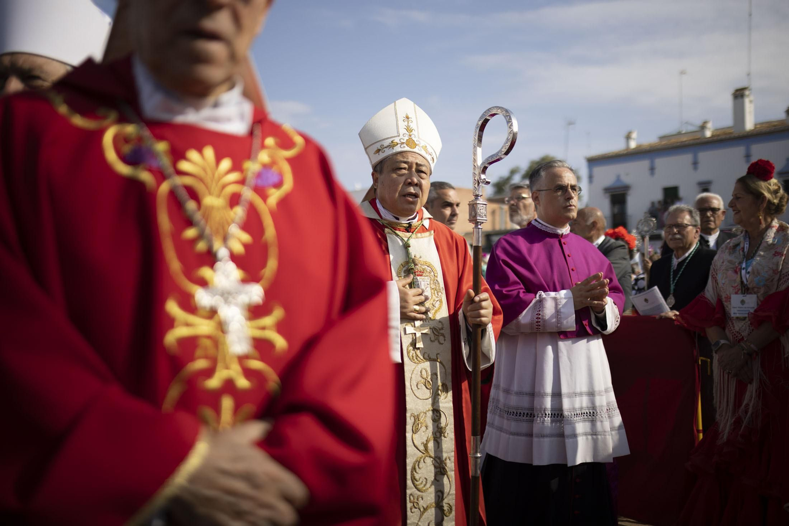 El Rocio 2023: Imágenes de la misa Pontifical del Domingo de Pentecostés