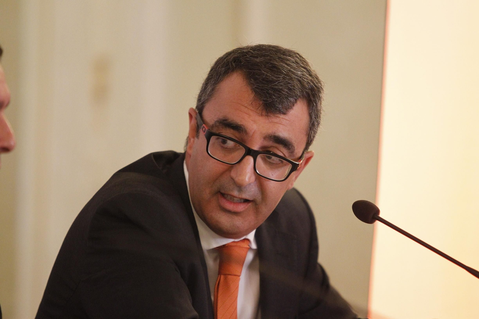 "Si tenemos que introducir azafatos, lo haremos"