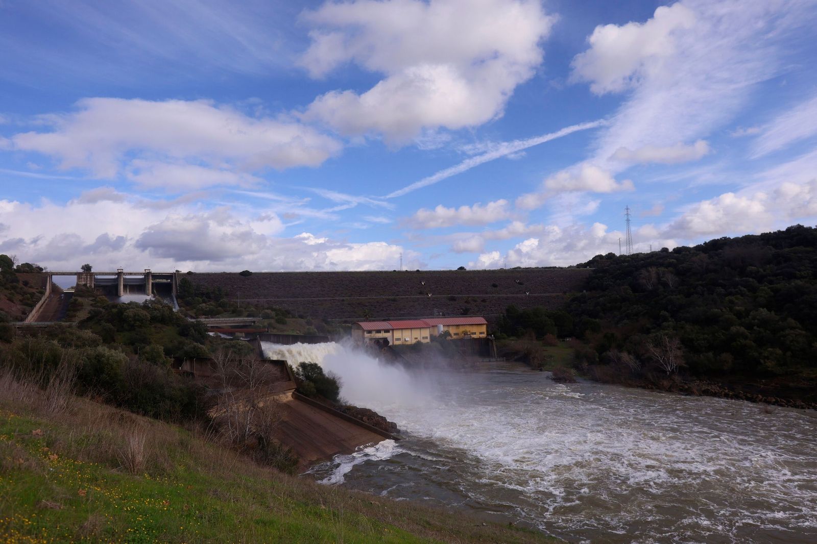 Las espectaculares imágenes del desembalse de San Rafael de Navallana en Córdoba