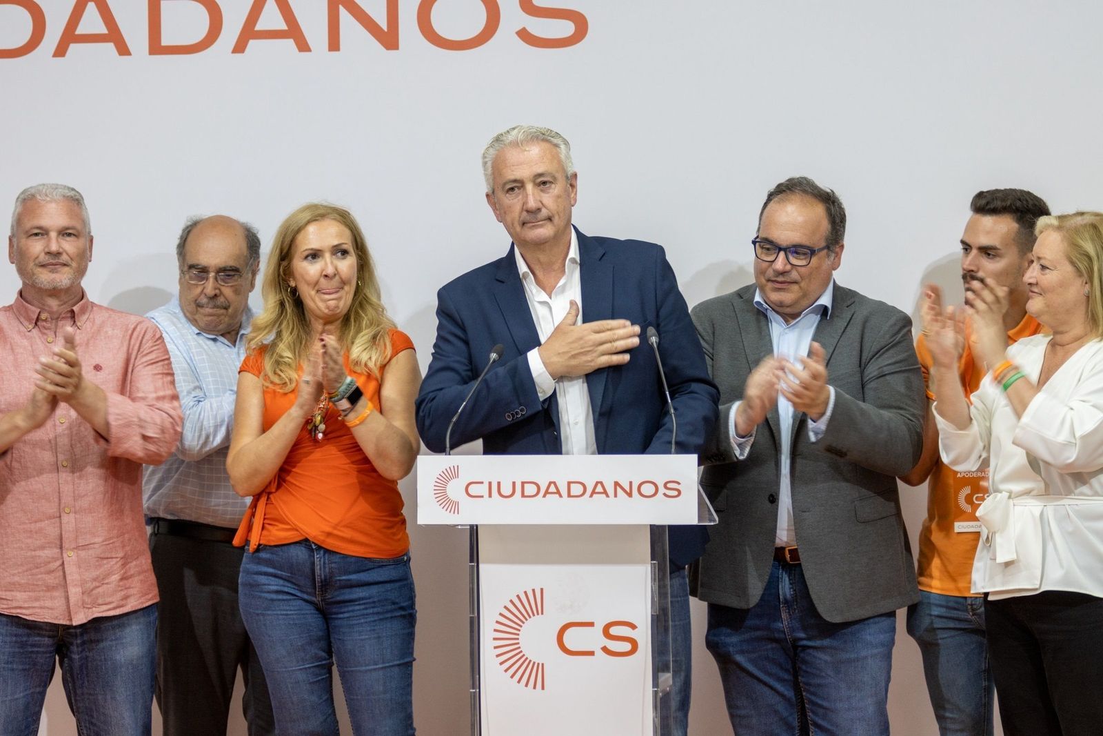 El candidato de Cs, Miguel Ángel Aumesquet comparece ante los medios.