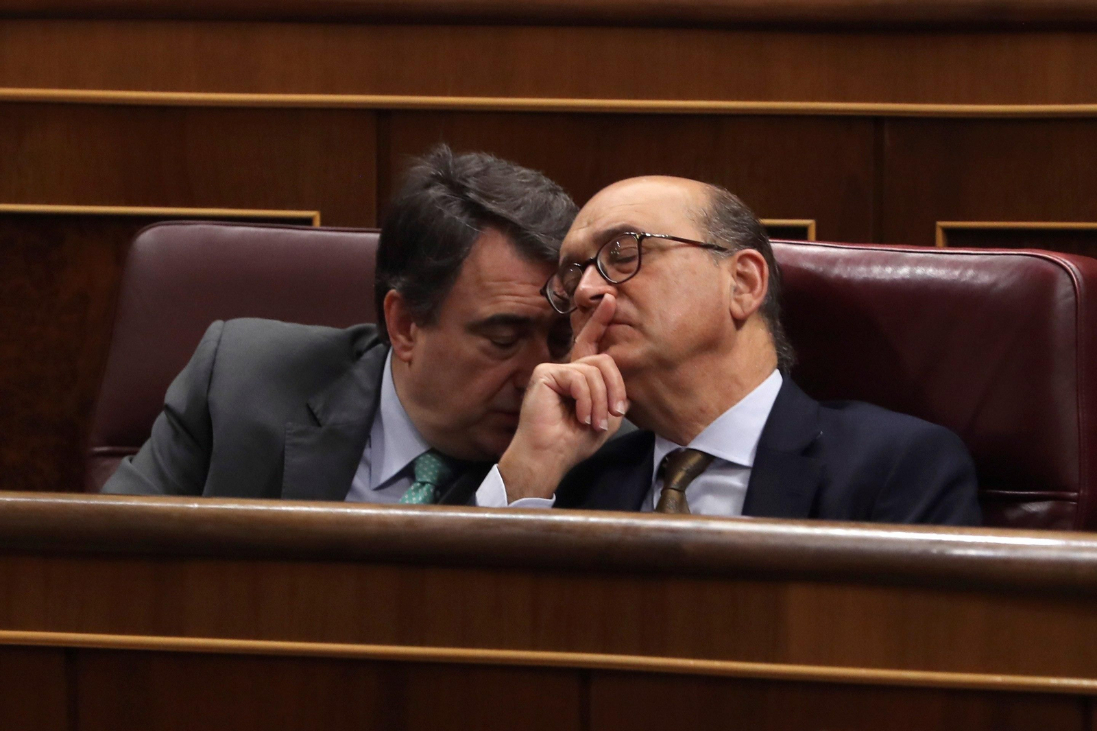 Los diputados del PNV Aitor Esteban y Mikel Legarda.