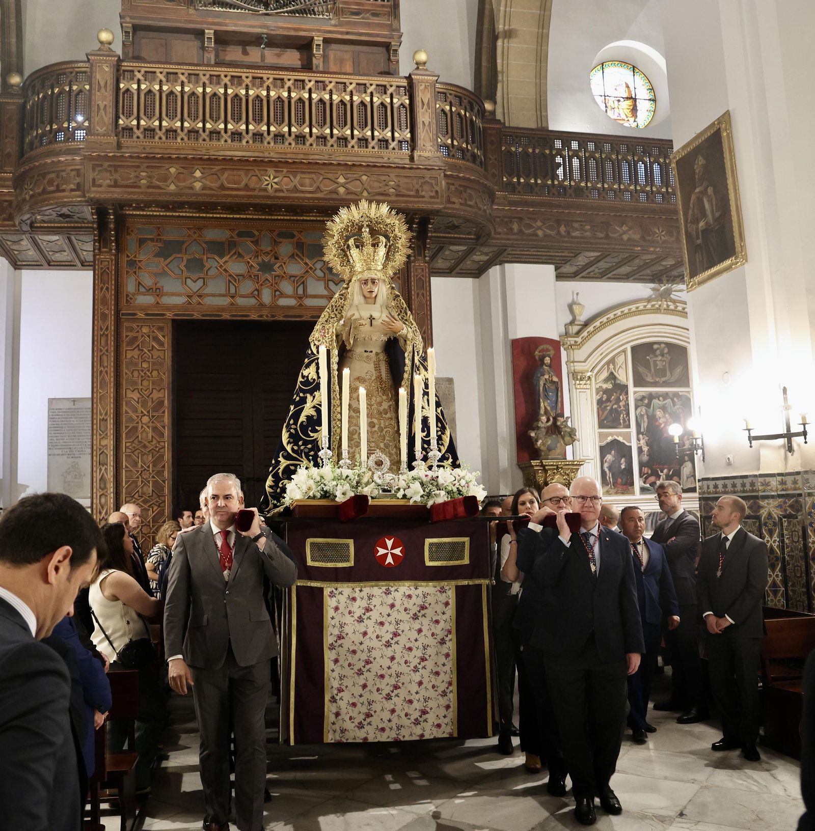 Traslado de la Virgen de la Amargura de Santa Ángela de la Cruz a San Pedro