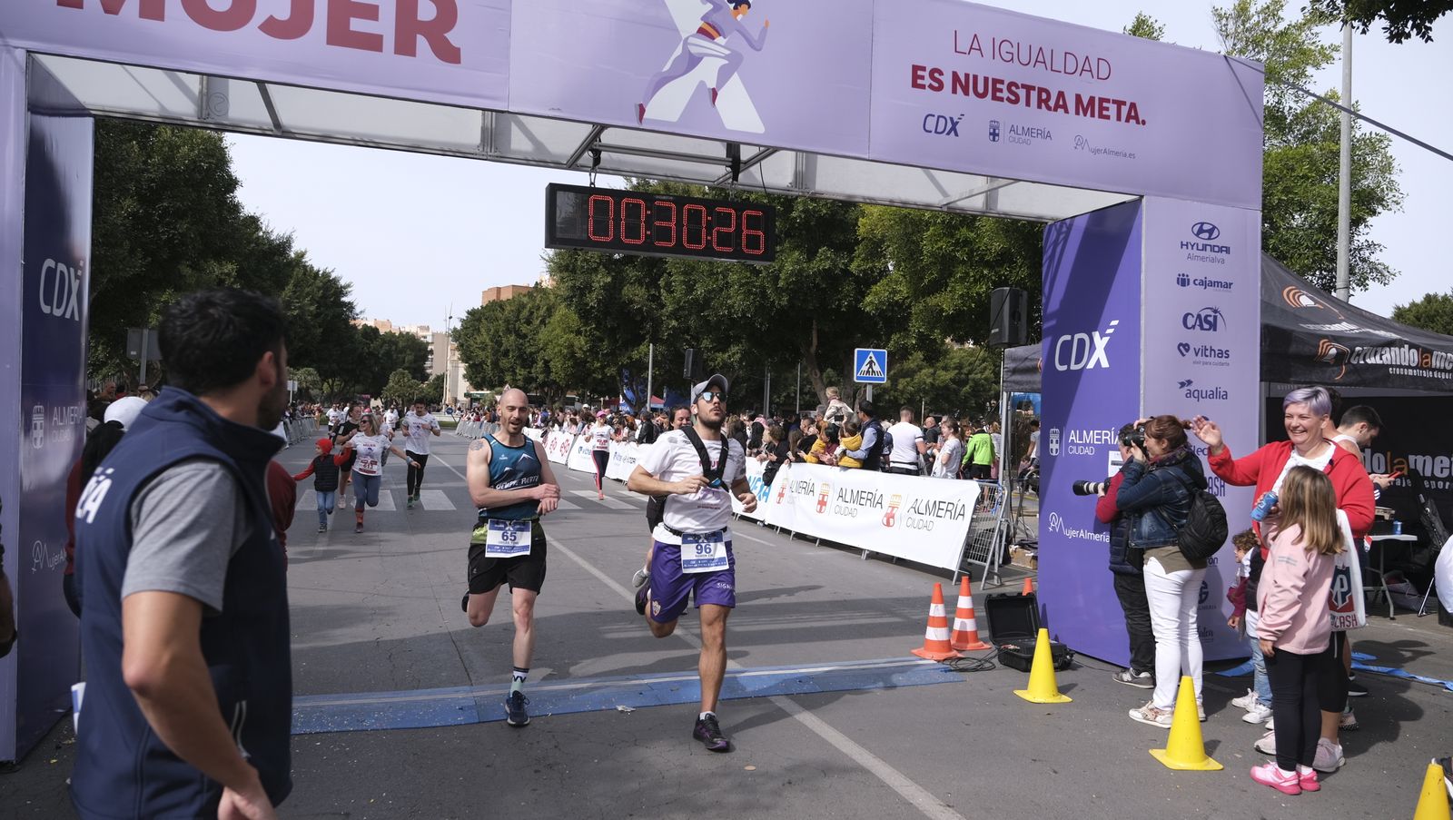 Imágenes de la Carrera de la Mujer 2023 en Almería