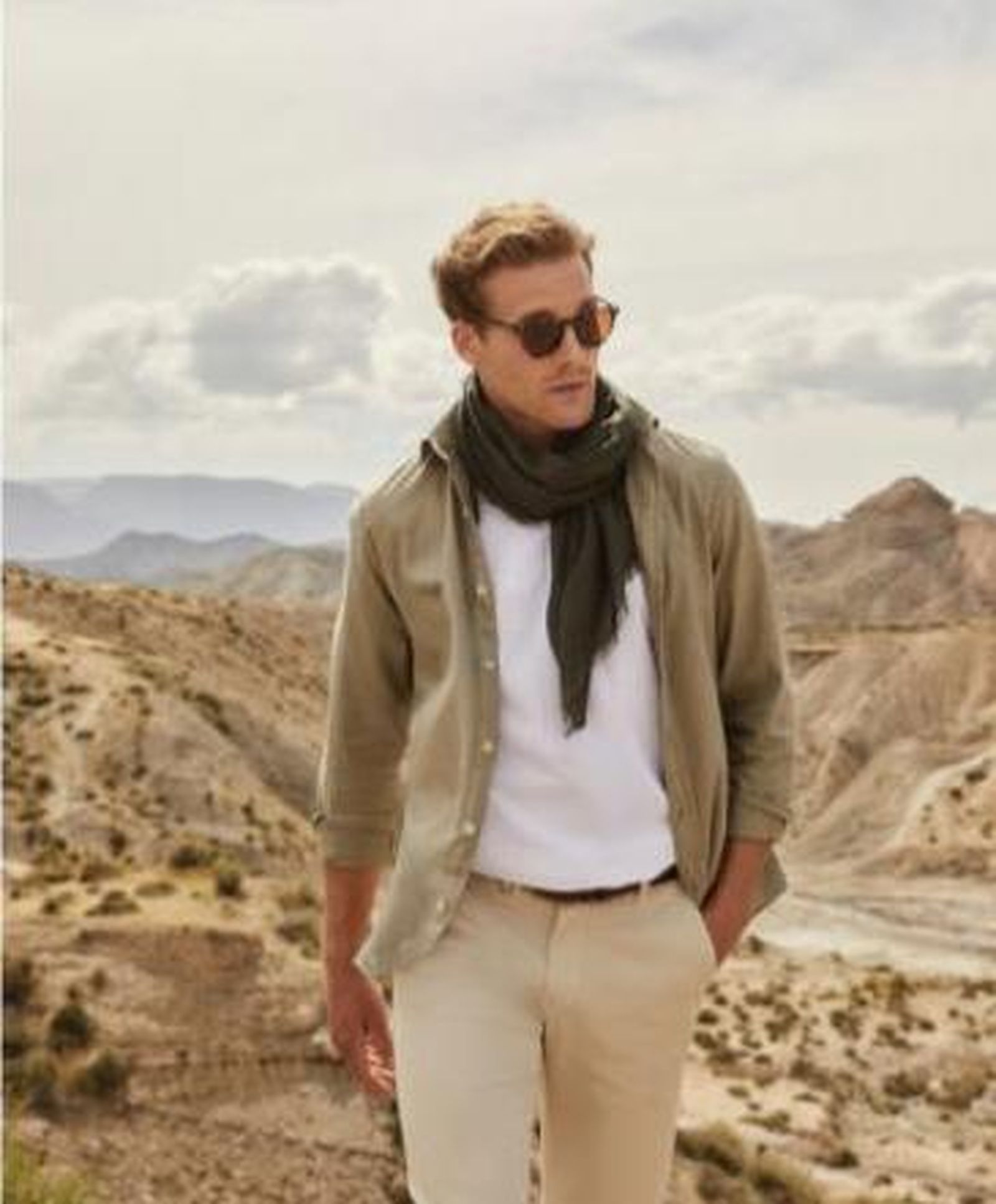 Look moderno con sobrecamisa.