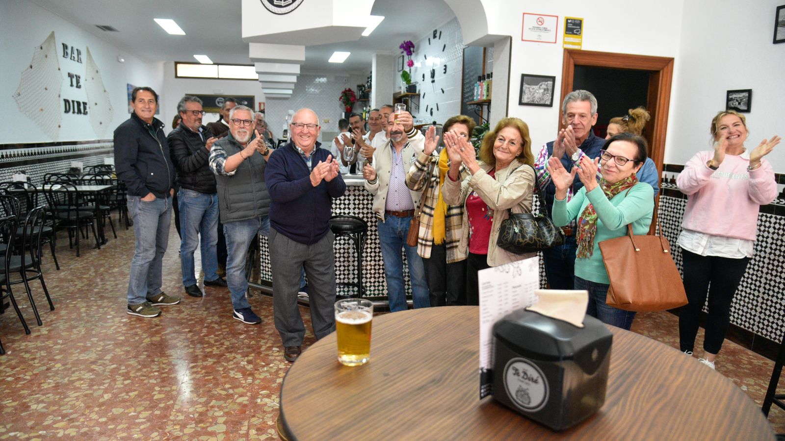 Las fotos del primer día de apertura del bar TDiré en Algeciras