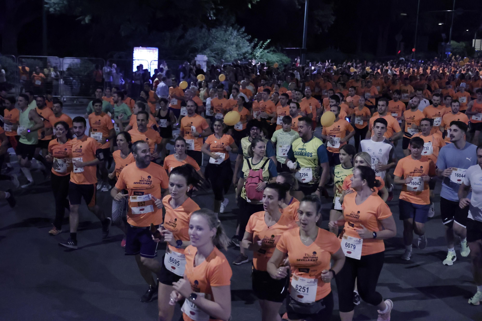 Búscate en la Carrera Nocturna de Sevilla (3)