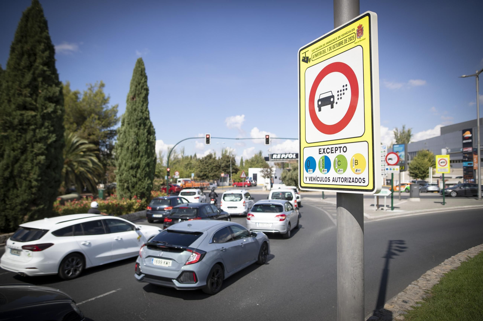 Señal de la ZBE en un acceso a Granada.