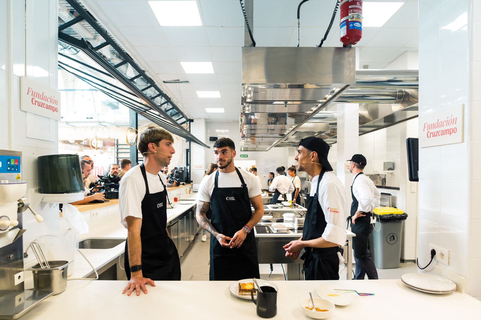 Las fotos de jugadores del Betis y del Sevilla en la Cruzcampo