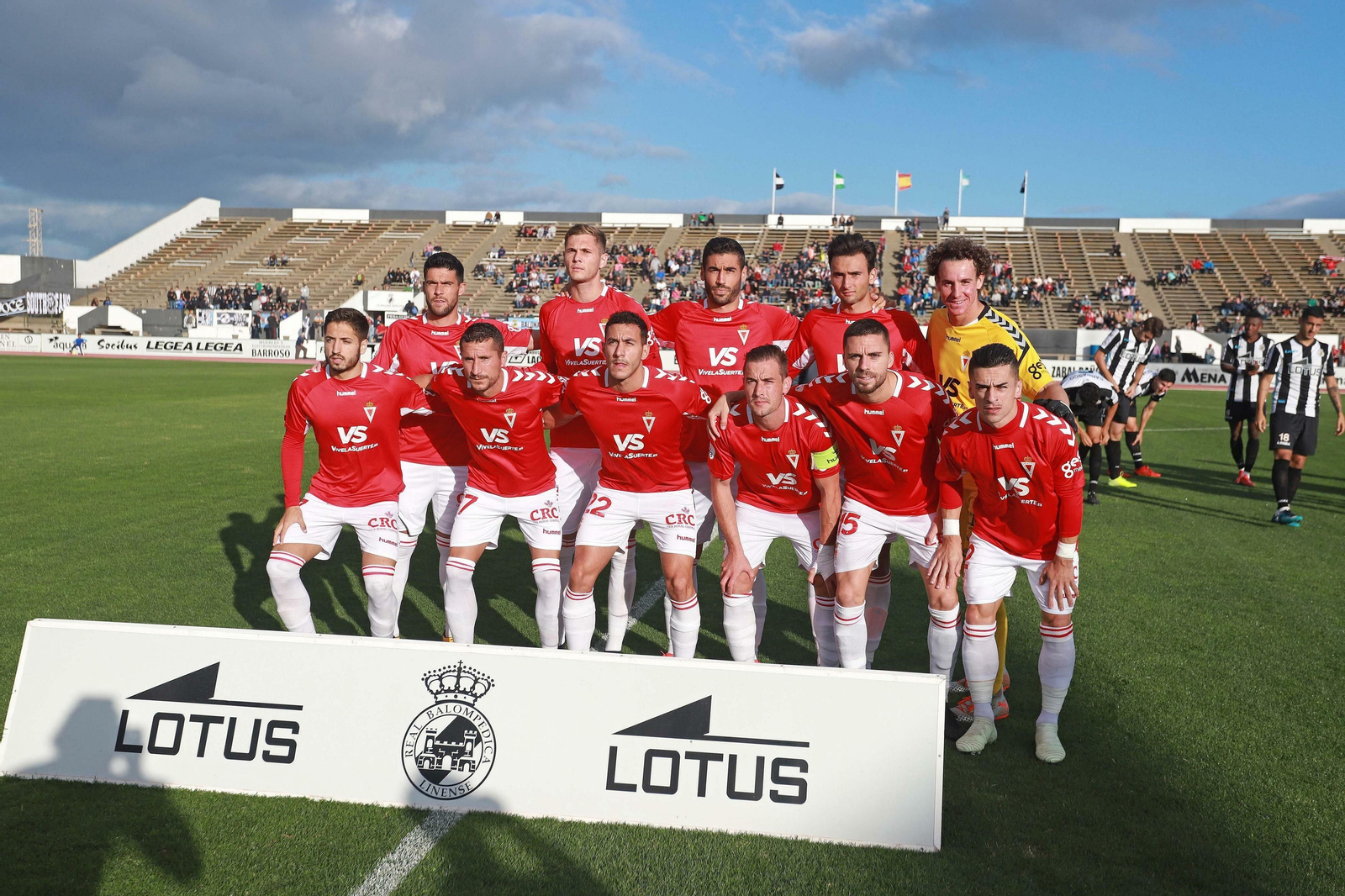 Formación inicial del Real Murcia el pasado domingo en el Municipal de La Línea