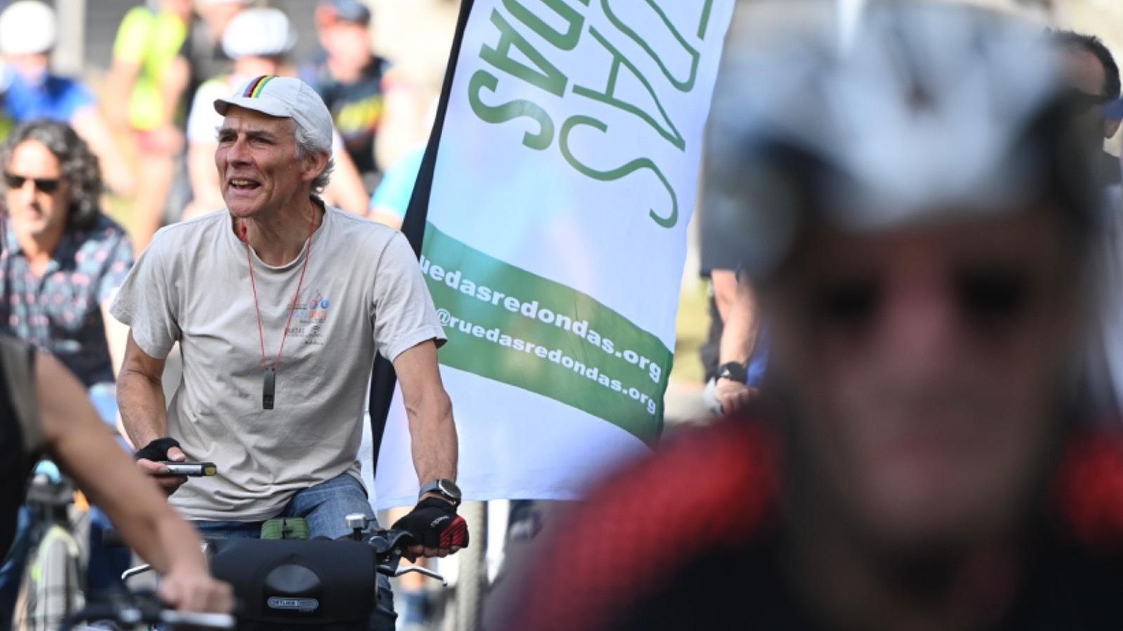 Uno de los asistentes a la manifestación sobre ruedas.