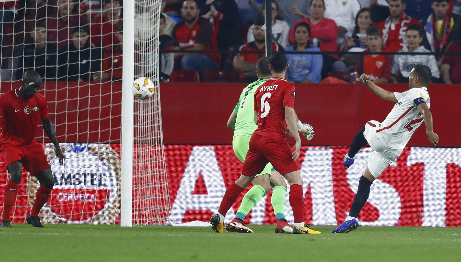 La imágenes del Sevilla-Akhisarspor