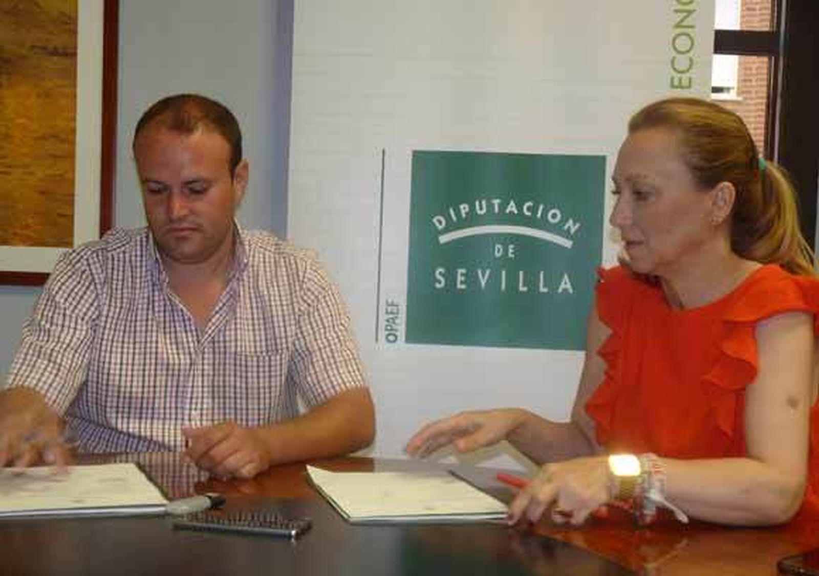 El Ronquillo renueva con el Opaef el convenio en materia tributaria