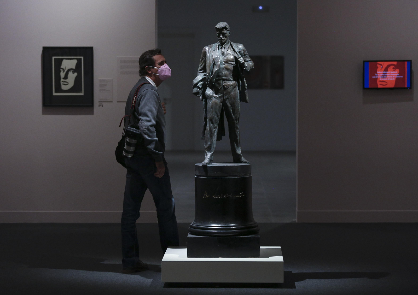 El Museo Ruso de Málaga estrena tres nuevas exposiciones, en fotos