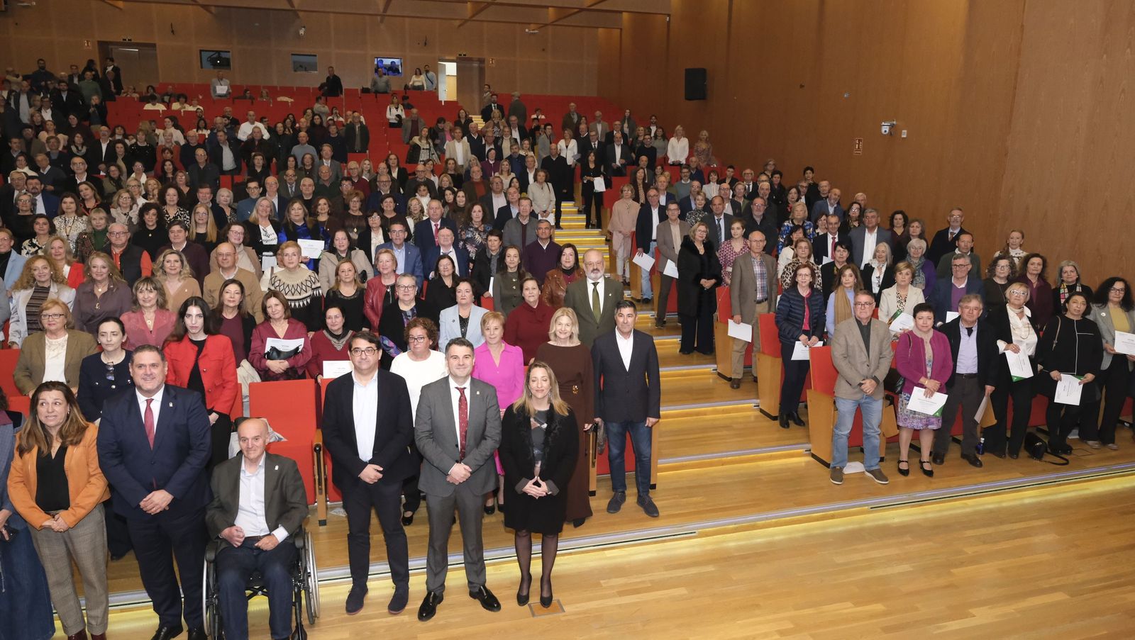Los maestros docentes jubilados reciben su homenaje en la paraninfo de la UAL