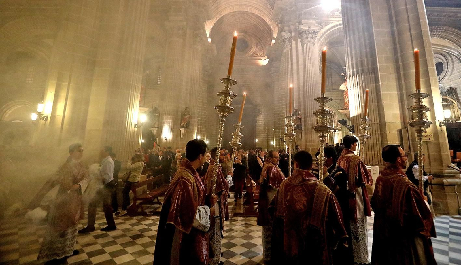 Imágenes del Vía Crucis de la Unión de Hermandades