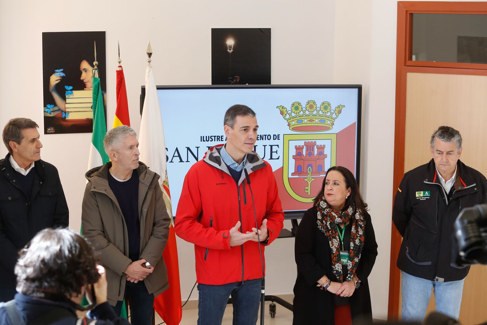 Las fotografías de la visita de Pedro Sánchez al puesto de mando avanzado de San Roque