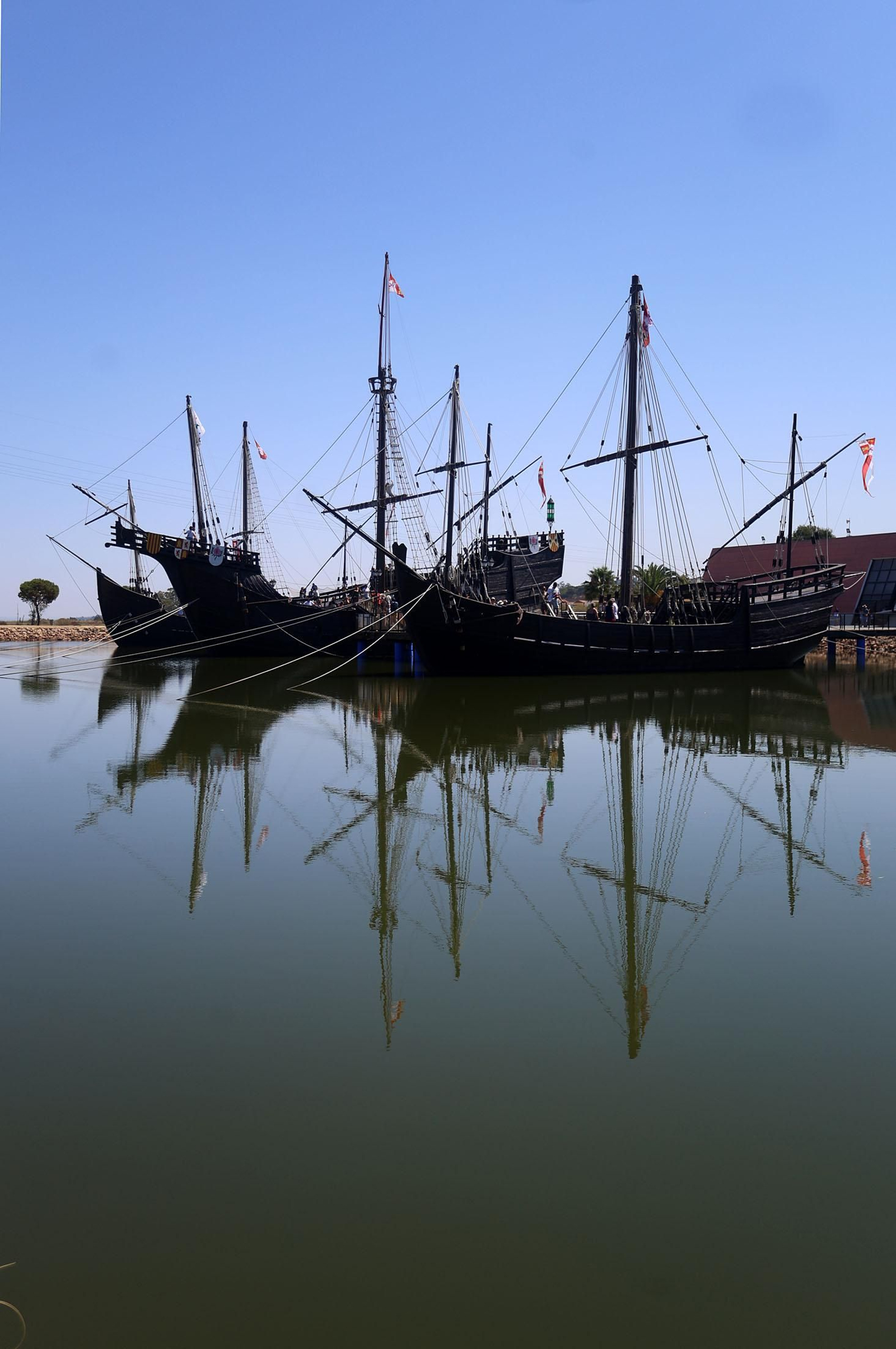 Imágenes de la Jornada de Puertas Abiertas del Muelle de las Carabelas con motivo del 3 de agosto
