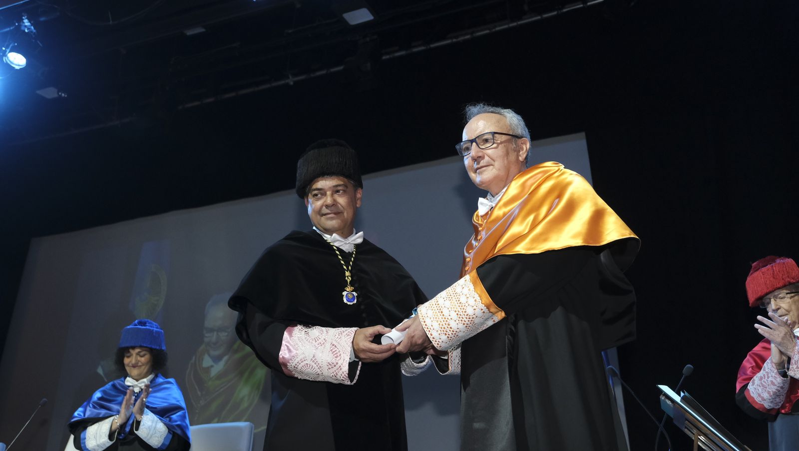 Imágenes de la investidura como Doctor Honoris Causa de la UAL, de Paco Cosentino.