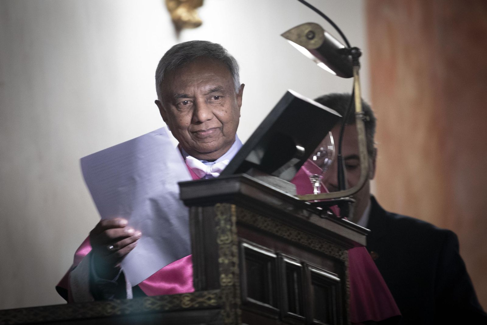 Así se ha convertido Saman Warnakulasuriya en Doctor Honoris Causa por la Universidad de Granada