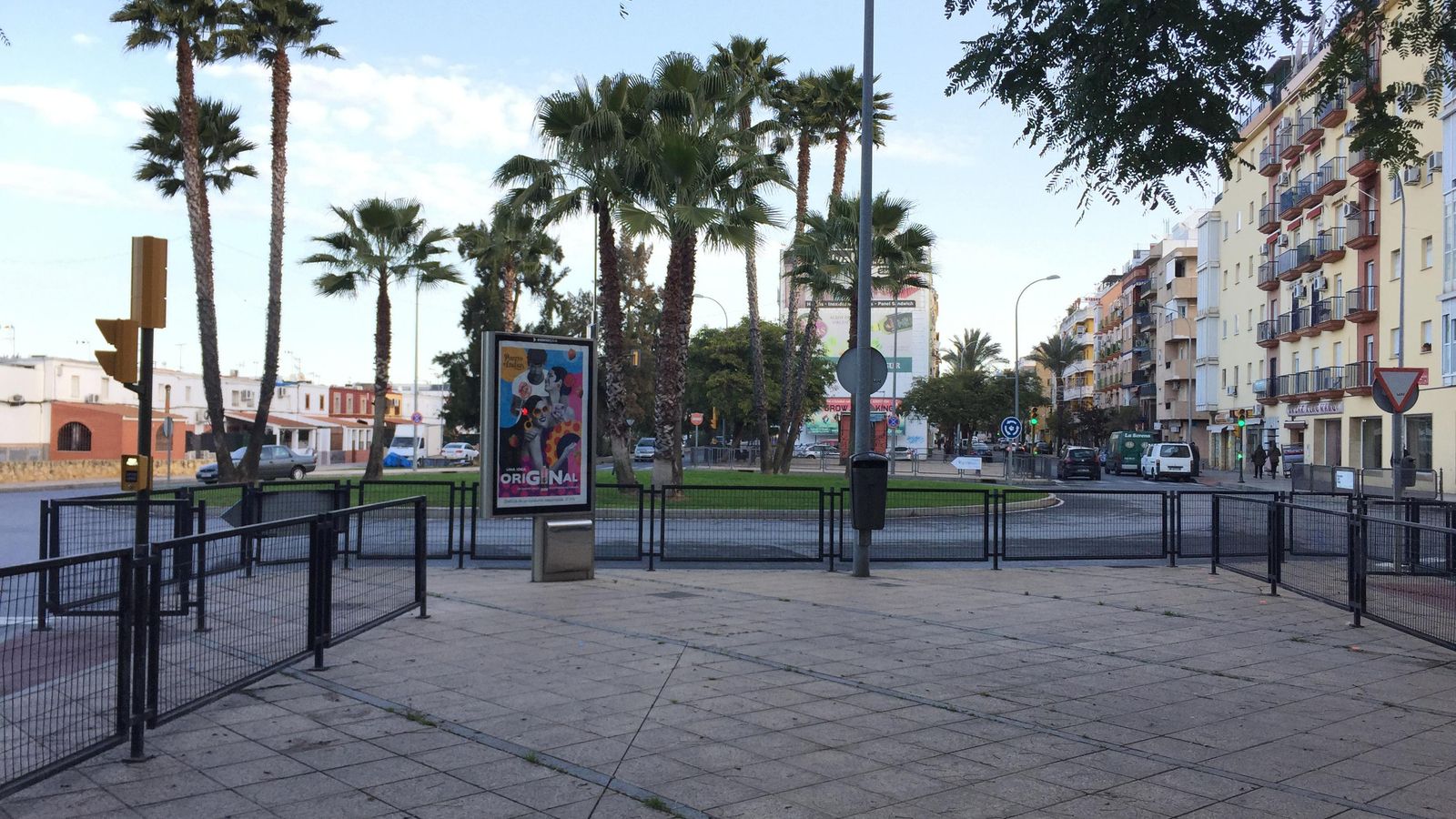 LLegada a la rotonda desde el bulevar.