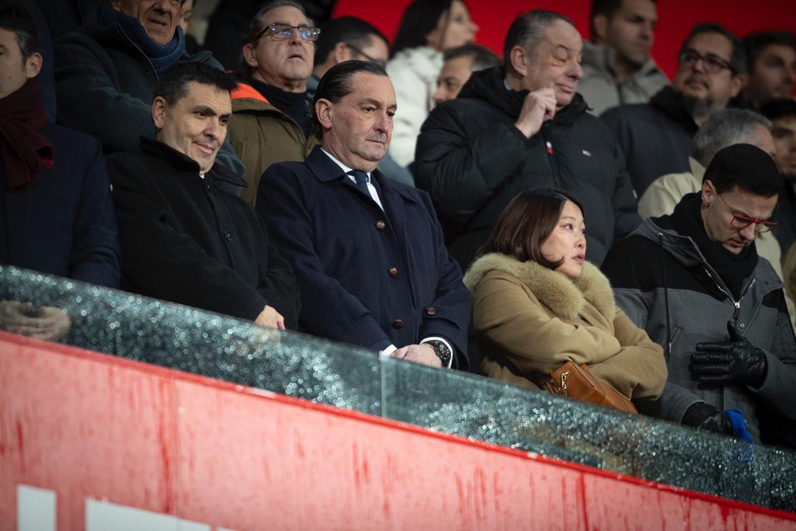 Alfredo García Amado y Sophia Yang presenciando el Granada-Albacete.