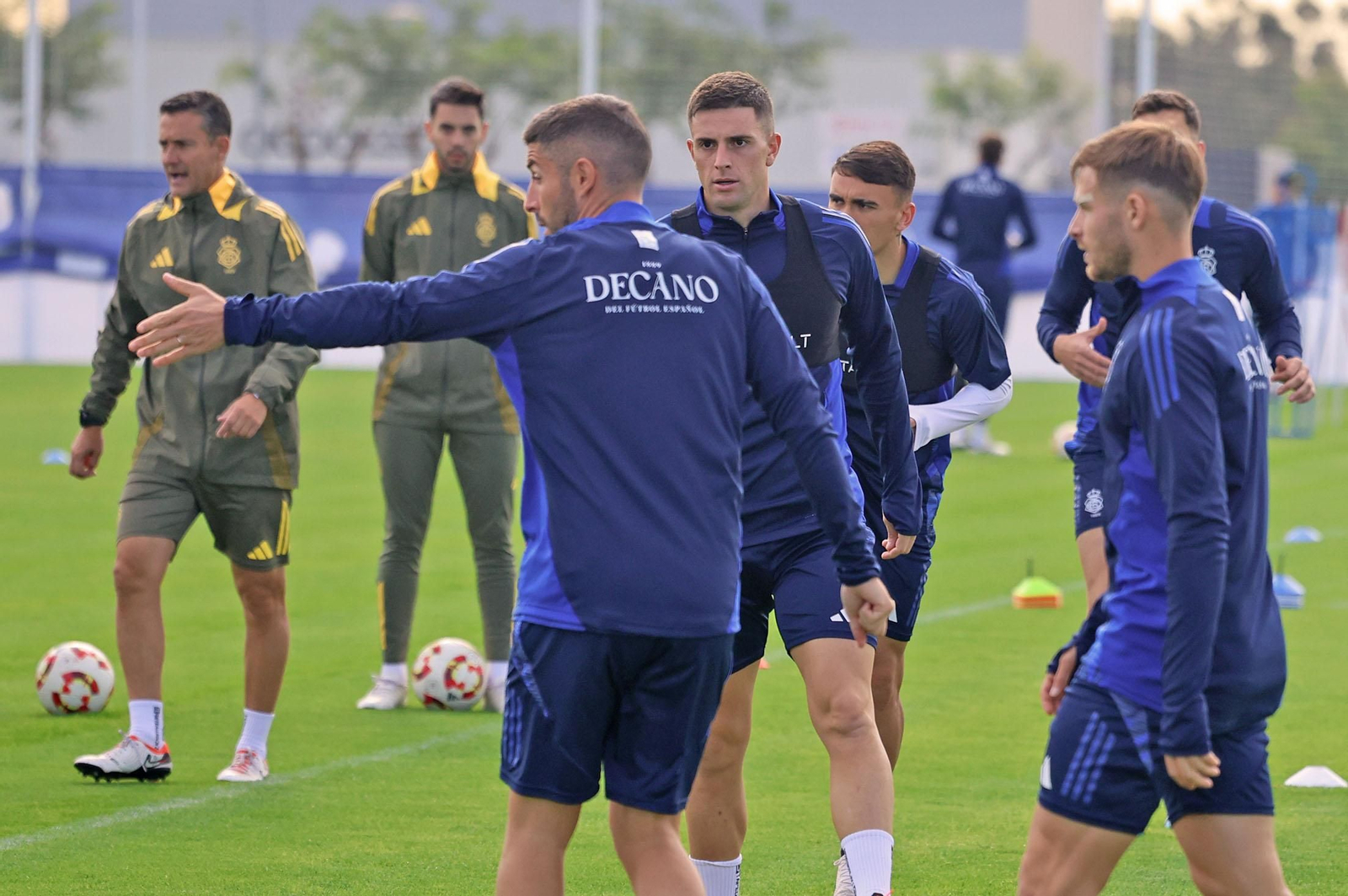 Imágenes del entrenamiento del Recre en la Ciudad Deportiva Francisco Mendoza